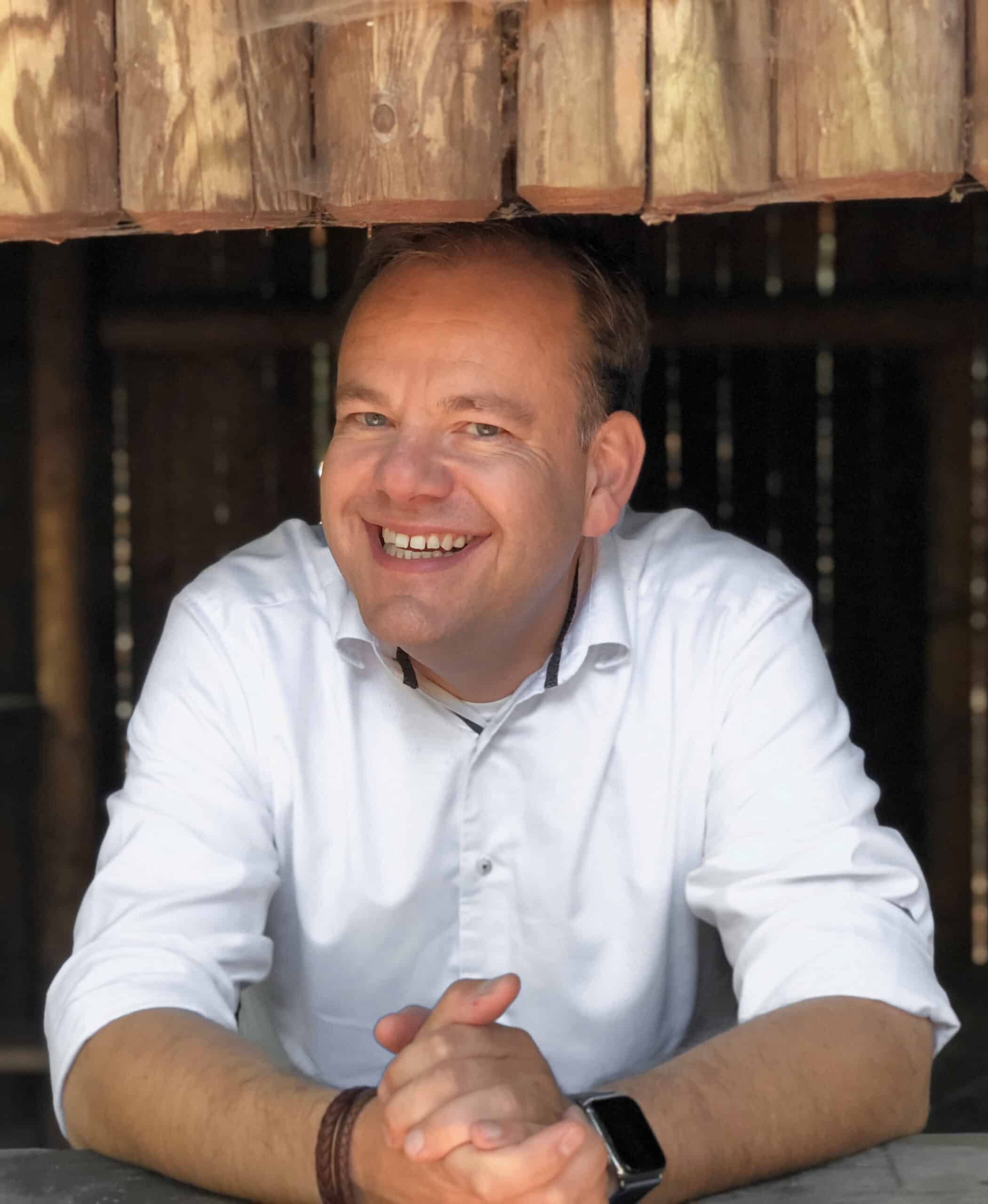 202008-joergroos-profil-Hochkant